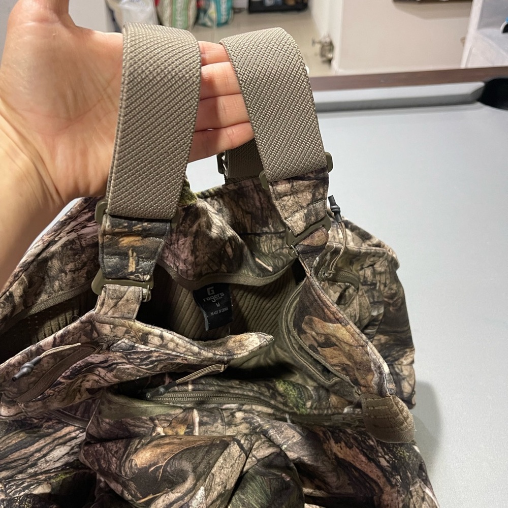 Camouflage Hunting Overalls - Picture 7 of 8